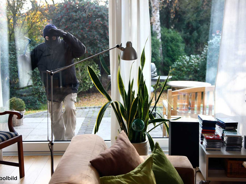 POL-PDLU: Mehrere versuchte Einbruchsdiebstähle in Geschäfte und ein vollendeter Einbruch im Stadtgebiet - Foto: presseportal.de