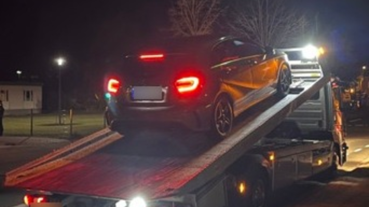 HZA-SI: ZOLL stellt knapp 600 Feuerwerkskörper in Postpaket sicher - Foto: presseportal.de