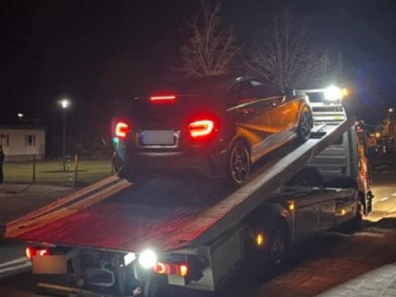 HZA-SI: ZOLL stellt knapp 600 Feuerwerkskörper in Postpaket sicher - Foto: presseportal.de