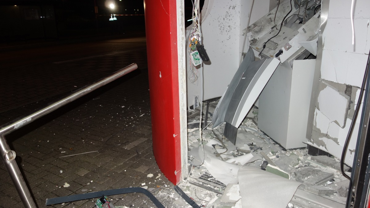 POL-EU: Umleitung übersehen und im Graben gelandet - Foto: presseportal.de