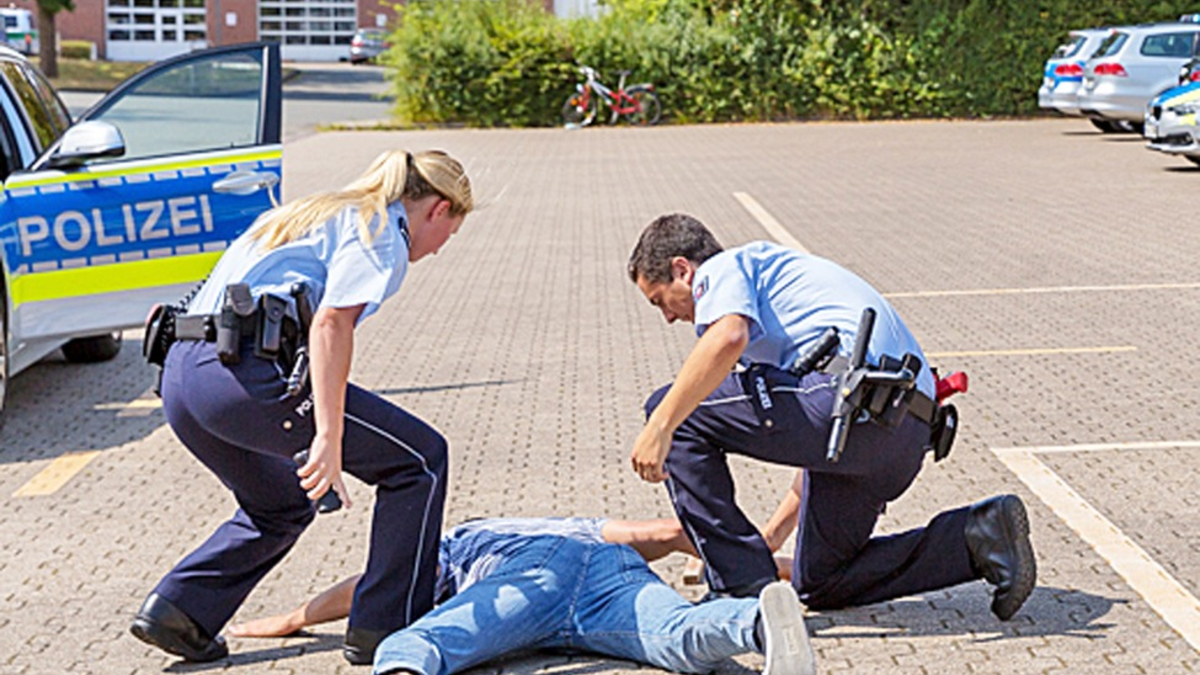 BPOL NRW: Bundespolizei nimmt gesuchten Ladendieb vorläufig fest und findet weiteres Diebesgut auf - Foto: presseportal.de