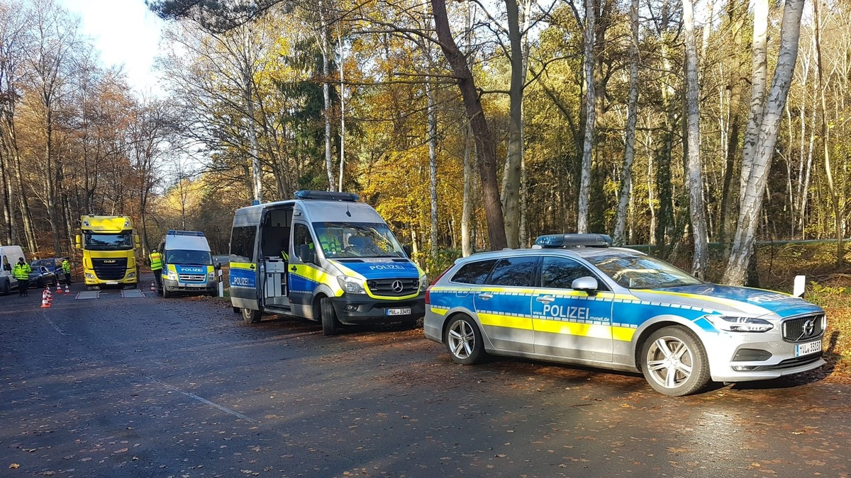 POL-Bremerhaven: Gebrochener Rahmen: Polizei legt Lkw still - Foto: presseportal.de