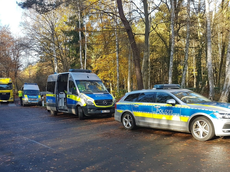 POL-Bremerhaven: Gebrochener Rahmen: Polizei legt Lkw still - Foto: presseportal.de