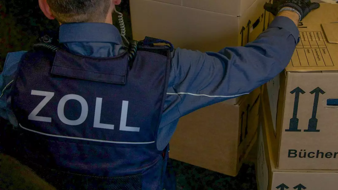HZA-DD: Dresden: Ermittlungen wegen Schwarzarbeit gegen Dresdner Firma/ Finanzkontrolle Schwarzarbeit des Zolls realisiert umfangreiche Durchsuchungen - Bild: presseportal.de
