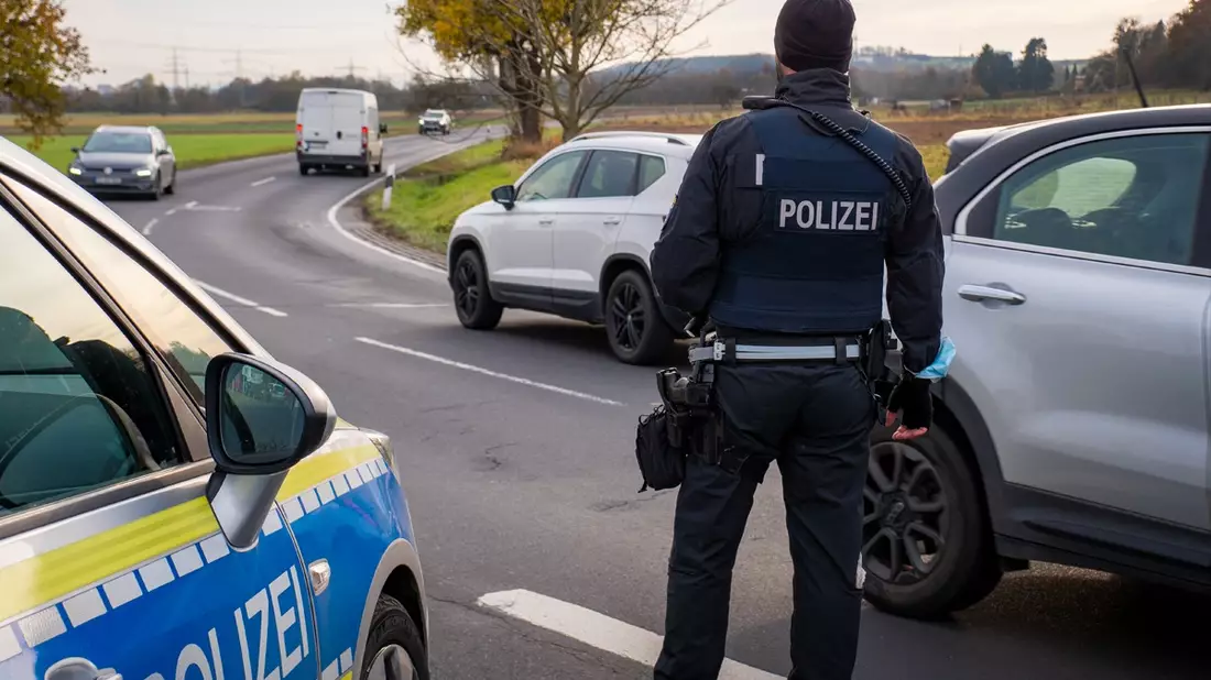 POL-OB: Verkehrsunfall mit überschlagenem Pkw - Fahrer verletzt und mutmaßlich alkoholisiert - Bild: presseportal.de