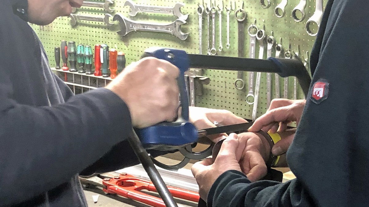 BPOL NRW: Nach Diebstahl dreier Parfüms: Bundespolizei nimmt Täterin vorläufig fest - Foto: presseportal.de