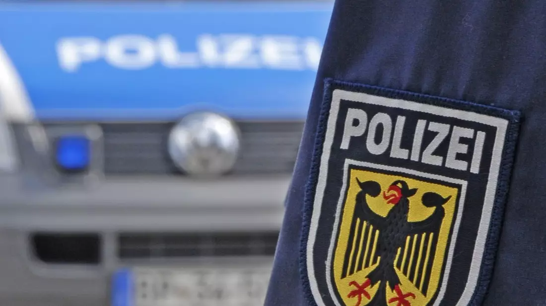 Bundespolizeidirektion München: Wegen Ausübung der verbotenen Prostitution / Guter Bekannter begleicht Justizschulden einer 22-Jährigen und muss selbst Angaben machen - Bild: presseportal.de