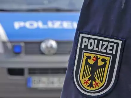 Bundespolizeidirektion München: Mehr Insassen als Sitzplätze - Chinese schleust offenbar neun Landsleute / Mutmaßlicher Schleuser nach Festnahme in Garmisch-Partenkirchen in Untersuchungshaft - Foto: presseportal.de