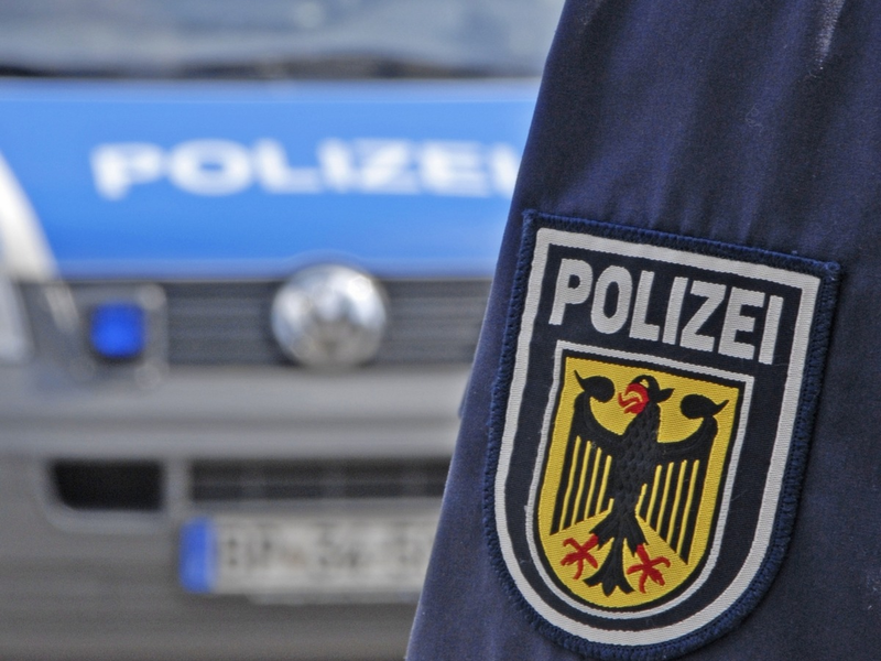 Bundespolizeidirektion München: Mehr Insassen als Sitzplätze - Chinese schleust offenbar neun Landsleute / Mutmaßlicher Schleuser nach Festnahme in Garmisch-Partenkirchen in Untersuchungshaft - Foto: presseportal.de