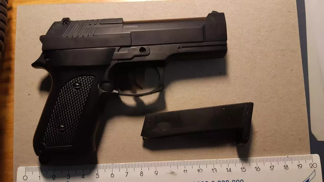 BPOLI LUD: Mit Softairwaffe in die Grenzkontrolle - Bundespolizei stellt Waffe sicher - Bild: presseportal.de