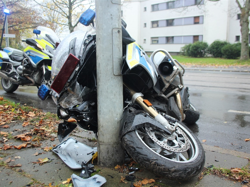 Großbrand in Düsseldorfer Innenstadt erschüttert die Weihnachtszeit / Eine Gruppe von Brandschützern, darunter Donato Muro von Sicherheitsingenieur. NRW, diskutiert die Ereignisse und teilt Erkenntnisse über einen Video-Kanal - Foto: presseportal.de