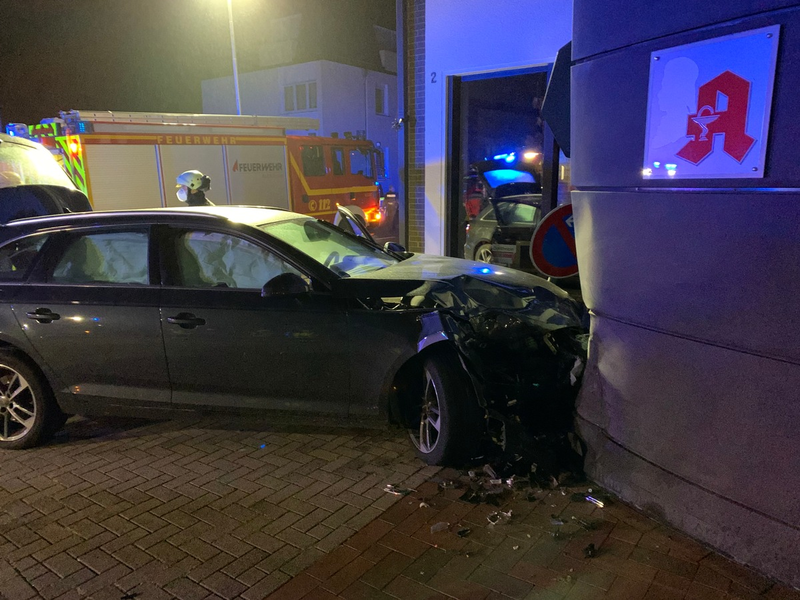 BPOL-HH: Bahnhof Altona: Falke sitzt im S-Bahn Tunnel - Rettung durch Bundespolizei - Foto: presseportal.de