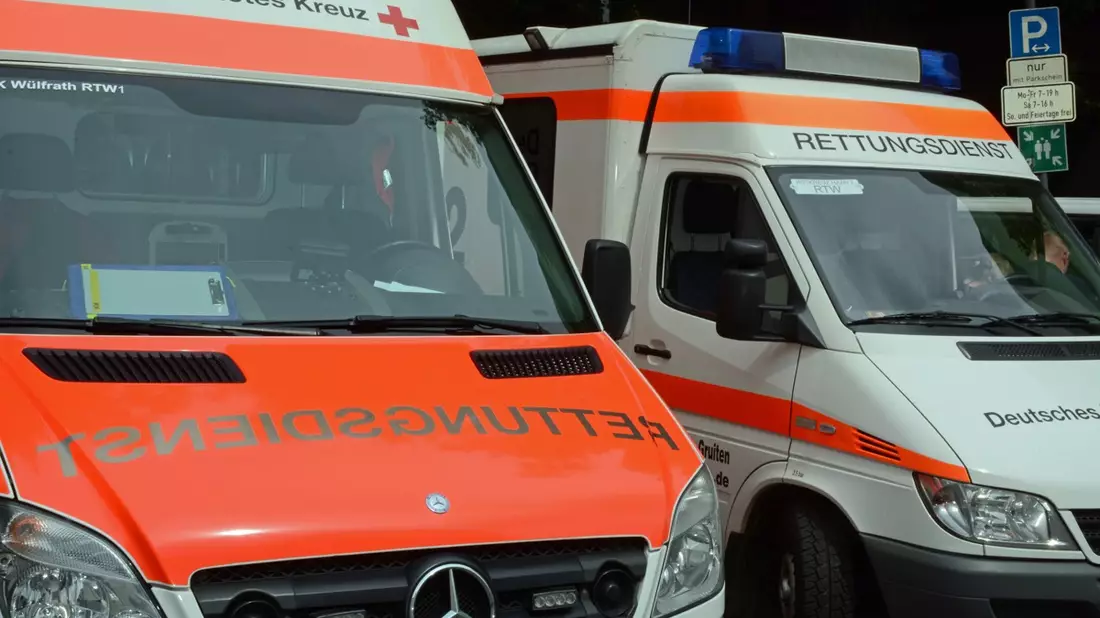 POL-ME: Zwei leicht verletzte Personen und fünf beschädigte Autos nach Verkehrsunfall - Langenfeld - 2404051 - Bild: presseportal.de