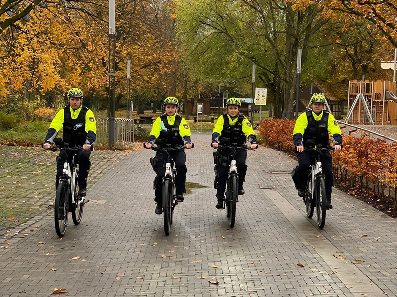FW-Velbert: Neuer Versorgungsanhänger für die Feuerwehr Velbert übergeben - Foto: presseportal.de