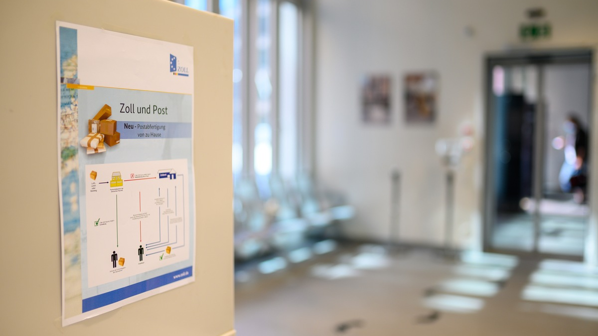 HZA-A: Nicht nur zur Weihnachtszeit:/Wie Ihr Paket durch den ZOLL kommt - Foto: presseportal.de