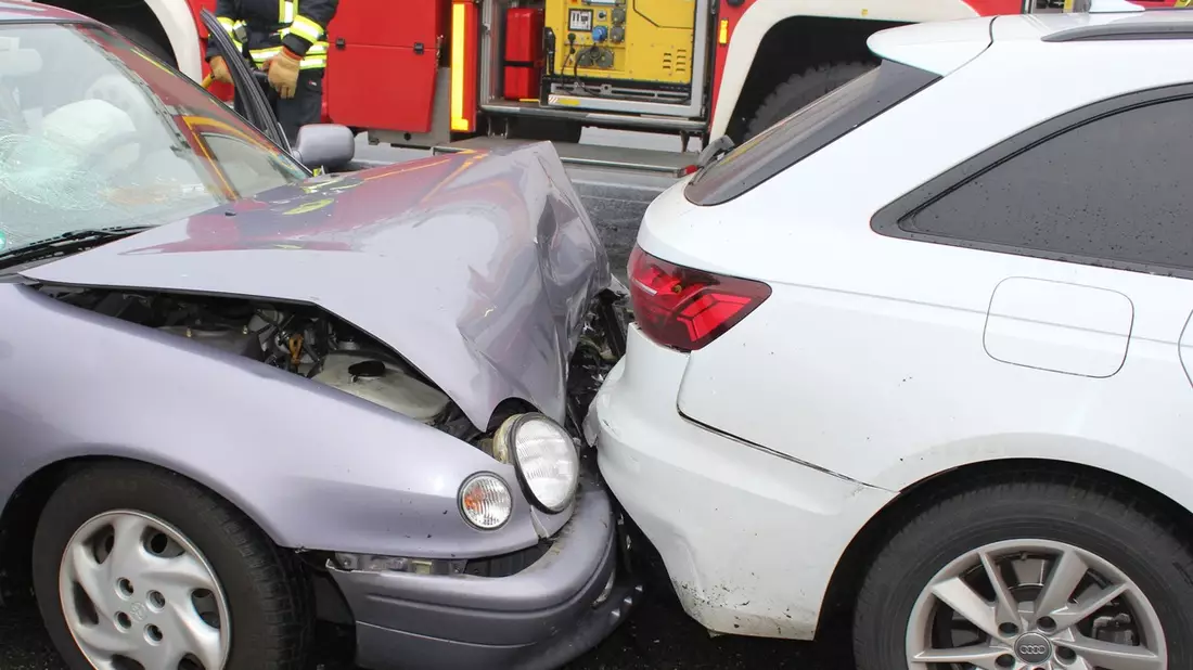 POL-COE: Lüdinghausen, Seppenrade, B474/ Drei Autos kollidiert - Bild: presseportal.de