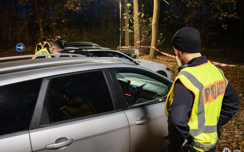 POL-RBK: Wermelskirchen / Rhein.-Berg. Kreis - Start der Plakatkampagne #BesserOhneMesser im Rheinisch-Bergischen Kreis - Foto: presseportal.de