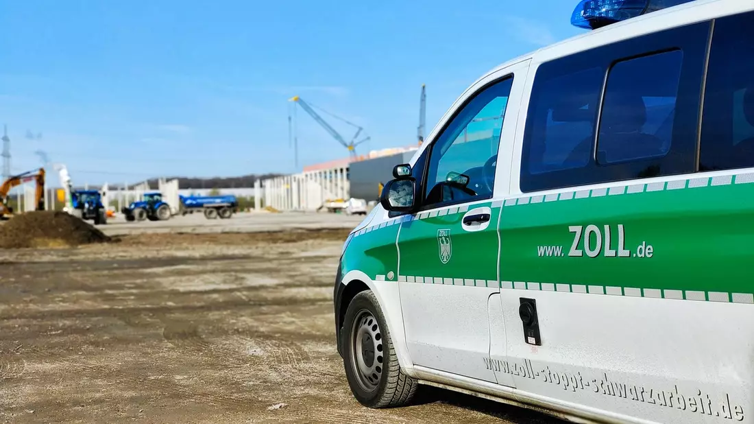 HZA-DO: Zoll überprüft Baustelle aufgrund eines Hinweises / Dreizehn Strafverfahren und ein Ordnungswidrigkeitenverfahren vor Ort eingeleitet - Bild: presseportal.de