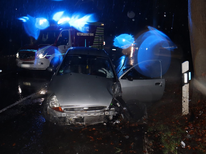 POL-HF: Auffahrunfall - VW und Auto stoßen ineinander - Foto: presseportal.de