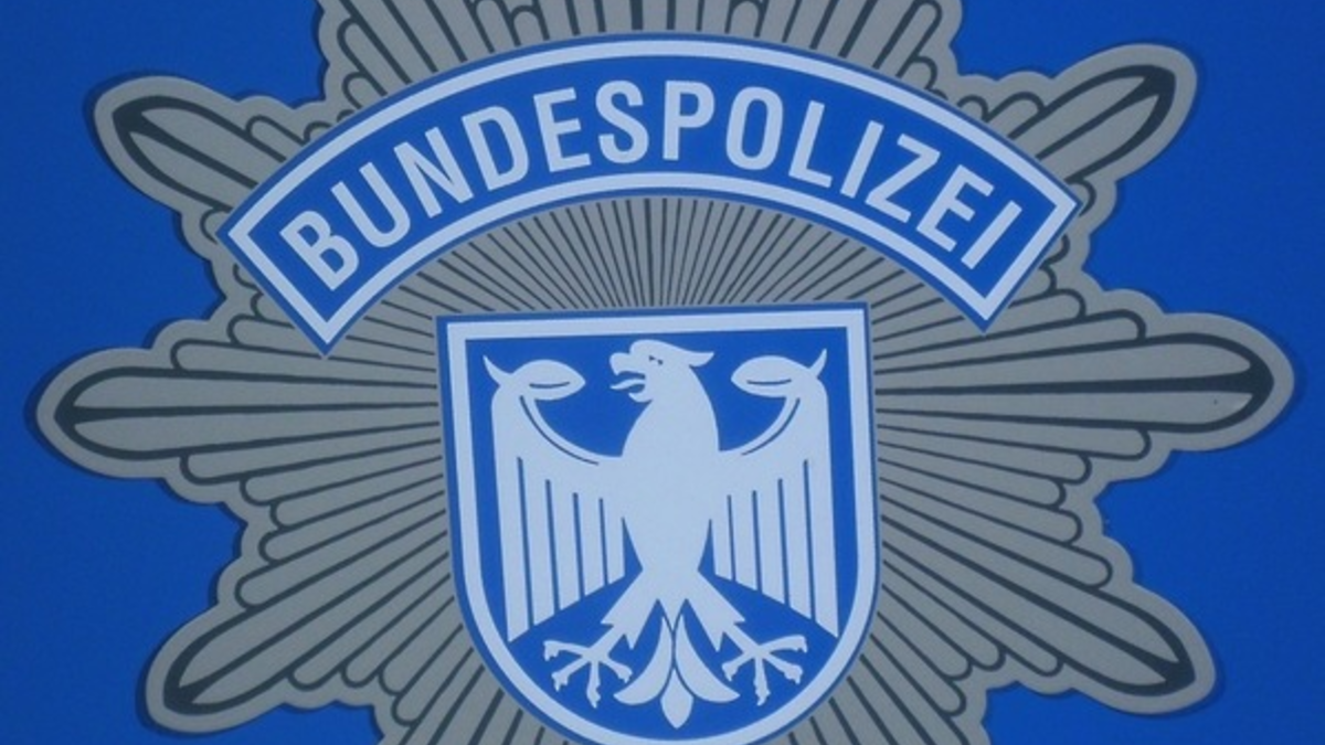 Bundespolizeidirektion München: Bundespolizei bringt Deutschen für knapp vier Monate ins Gefängnis / 34-Jähriger bei Kontrolle am Bahnhof verhaftet - Foto: presseportal.de