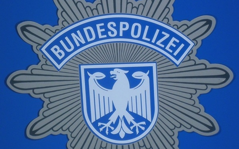 Bundespolizeidirektion München: Nach Zugfahrt ohne Fahrkarten: Gefängnis und Unterbringung - Foto: presseportal.de