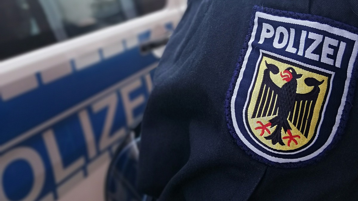 BPOL-BadBentheim: Bundespolizei zieht positive Bilanz zur Zweitligapartie VfL Osnabrück - Holstein Kiel - Foto: presseportal.de