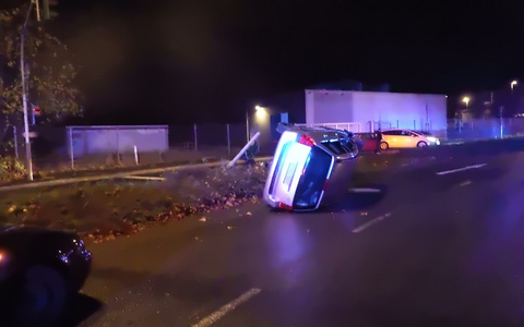 POL-HA: Alleinunfall in Haspe - 64-jährige Autofahrerin kollidiert mit Laterne und verletzt sich leicht - Foto: presseportal.de