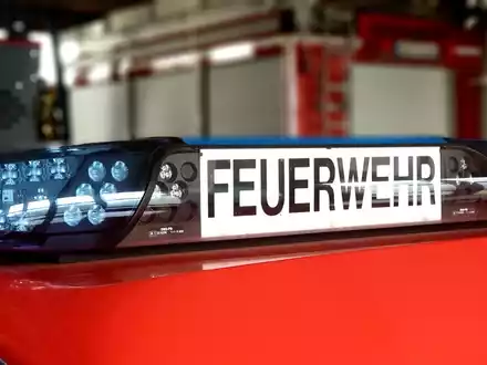 FW-OB: Brennendes Klettergerüst auf Schulhof - Foto: presseportal.de