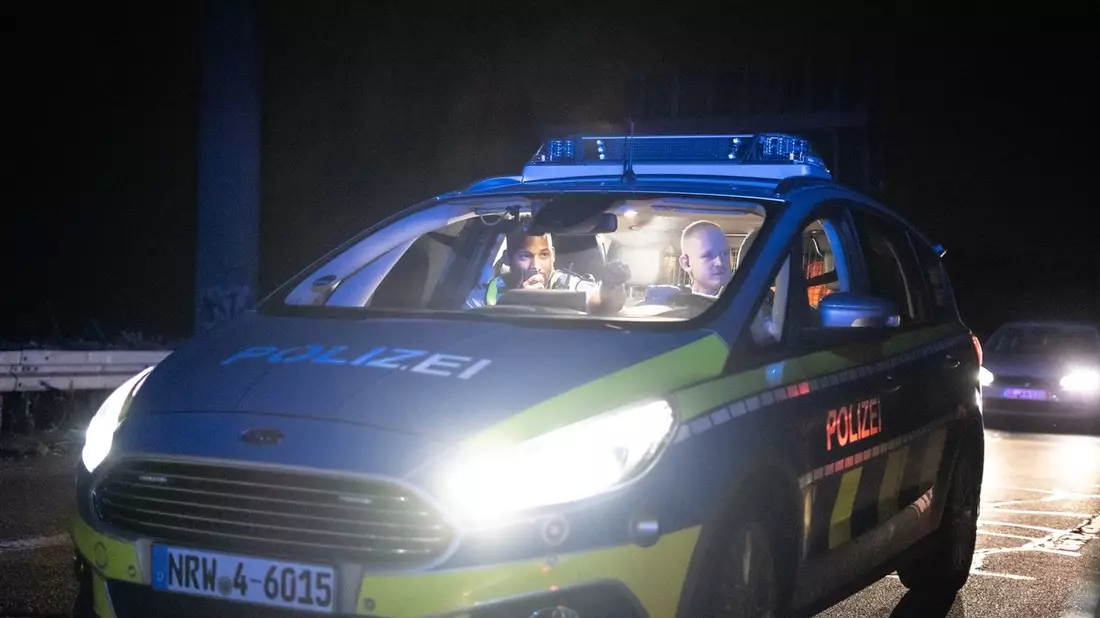 POL-ME: Nach versuchtem Diebstahl: Männer fahren Frau an - Langenfeld - 2501111 - Bild: presseportal.de