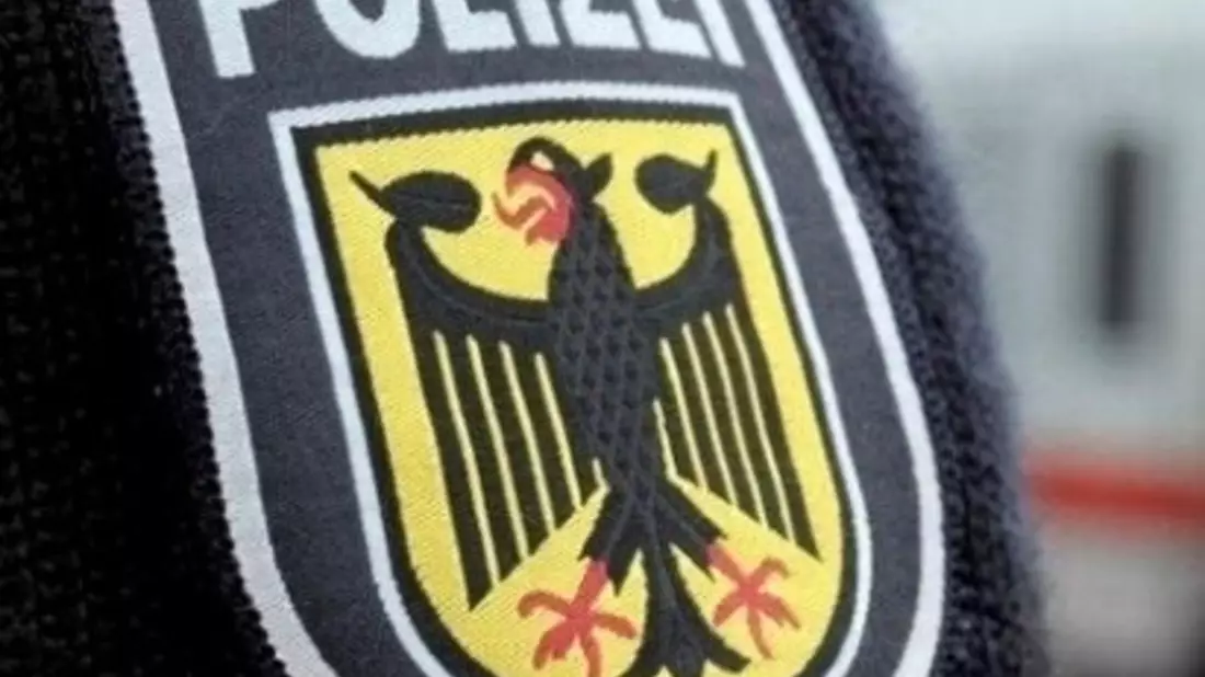 BPOL-KS: Pärchen bedroht Mann mit Messer im Zug - Bild: presseportal.de