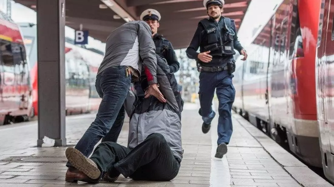 BPOL-KS: Streit am Bahnsteig endet mit Einsatz von Pfefferspray - Bundespolizei sucht Zeugen! - Bild: presseportal.de