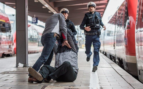 BPOL-KS: Bahnmitarbeiter geschlagen - Bundespolizei sucht Zeugen! - Foto: presseportal.de
