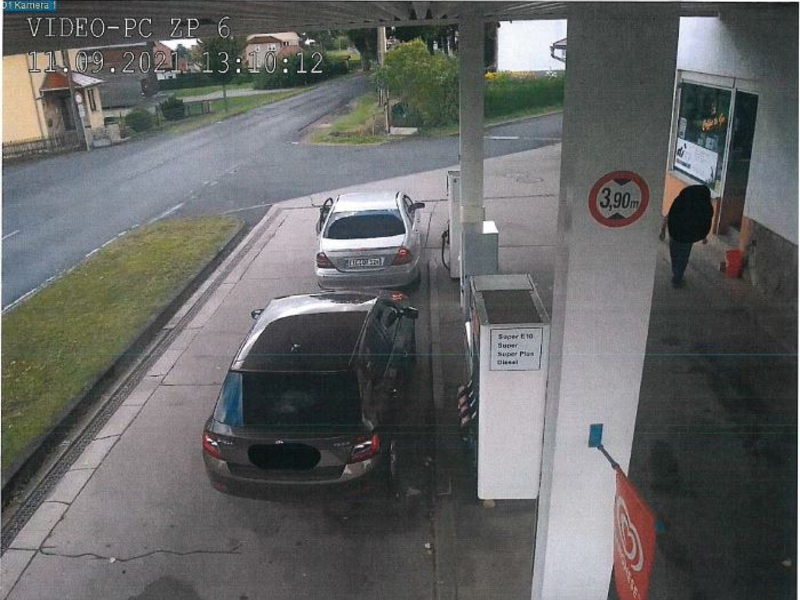 API-TH: Auto durchbricht Wildschutzzaun und kommt im Getreidefeld zum Stehen - Foto: presseportal.de