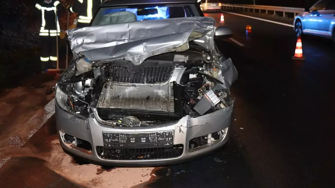 POL-HX: Ostwestfalenstraße nach Unfall für eine Stunde voll gesperrt - Bild: presseportal.de