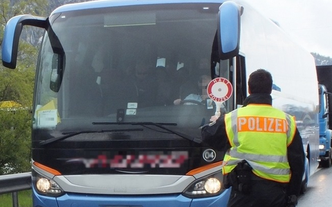 Bundespolizeidirektion München: Von der Kontrollstelle ins Gefängnis / Businsassen müssen 80, 172 beziehungsweise 313 Tage ins Gefängnis - Foto: presseportal.de
