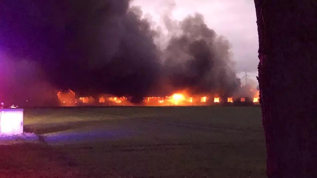 FW-EN: PKW Brand am Gemeinschaftskrankenhaus - Massive Hitzeentwicklung beschädigt weiteres Fahrzeug - Bild: presseportal.de