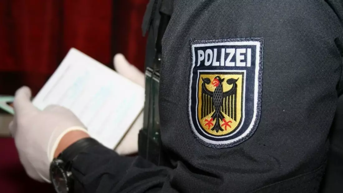 Bundespolizeidirektion München: Vergebliche Täuschungsversuche / Bundespolizei entdeckt bei Grenzkontrollen falsche oder gefälschte Papiere - Bild: presseportal.de