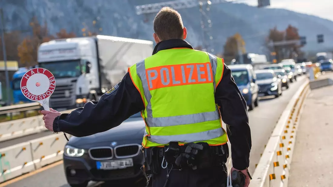 Bundespolizeidirektion München: Bundespolizei bringt Slowaken für zwei Jahre ins Gefängnis / Nach Wohnungseinbruchsdiebstahl: 25-Jähriger muss noch Jugendstrafe verbüßen - Bild: presseportal.de