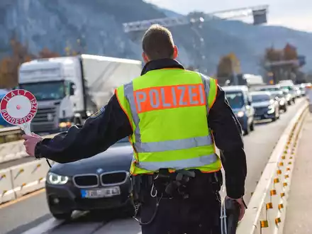 Bundespolizeidirektion München: Bundespolizei bringt Slowaken für zwei Jahre ins Gefängnis / Nach Wohnungseinbruchsdiebstahl: 25-Jähriger muss noch Jugendstrafe verbüßen - Foto: presseportal.de