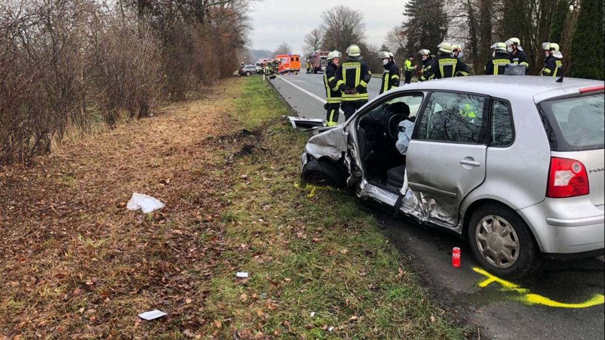 POL-OL: +++Verkehrsunfall auf A 28 - beladener Anhänger kippt während der Fahrt um+++ - Foto: presseportal.de