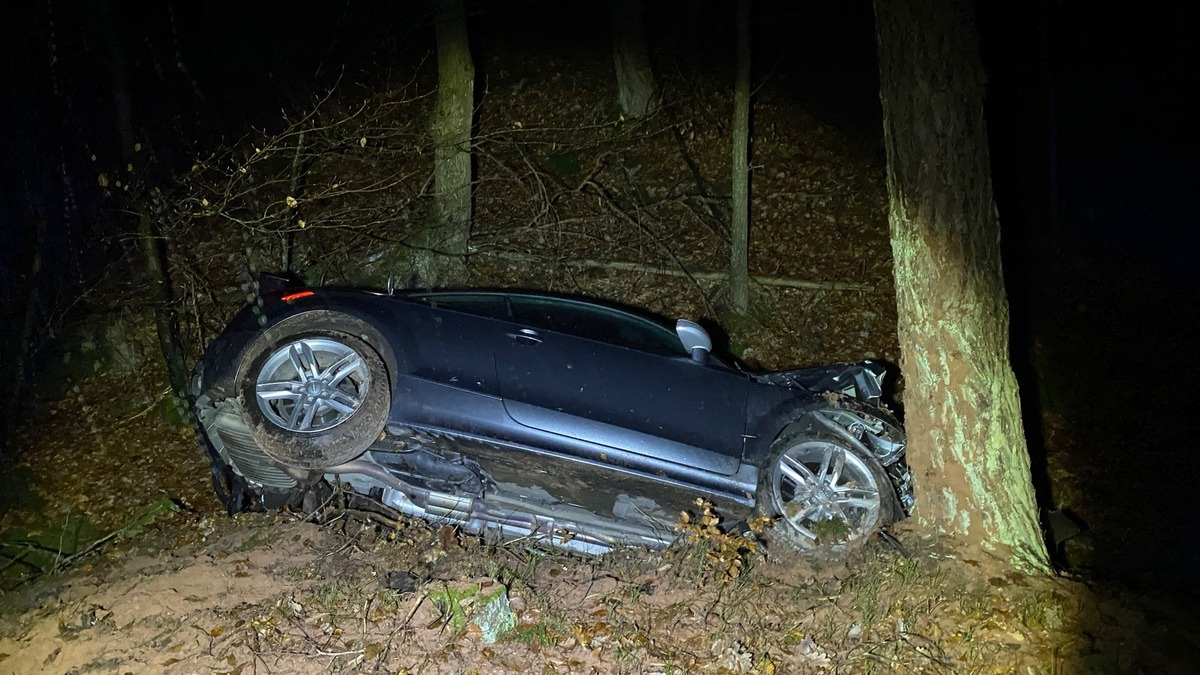 HZA-GI: Zoll setzt auf Nachhaltigkeit Hauptzollamt Gießen setzt erstes vollelektrisches Streifenfahrzeug ein - Foto: presseportal.de