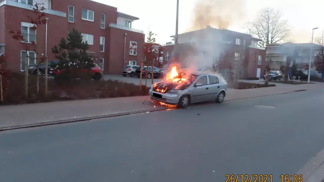 LPI-NDH: Auto in Brand gesetzt - Bild: presseportal.de