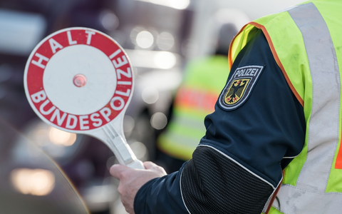 Bundespolizeidirektion München: Nach Lkw-Schleusung abkassiert / Syrerinnen mit falschen Ausweisen ausgestattet - Foto: presseportal.de