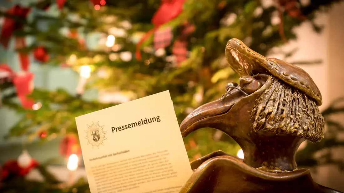 POL-PDNW: Aufprall auf Windschutzscheibe und Motorhaube - Bild: presseportal.de