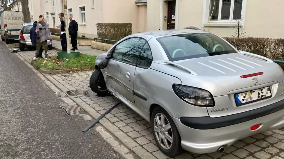 POL-SO: Unfallflucht - BMW beschädigt - Bild: presseportal.de