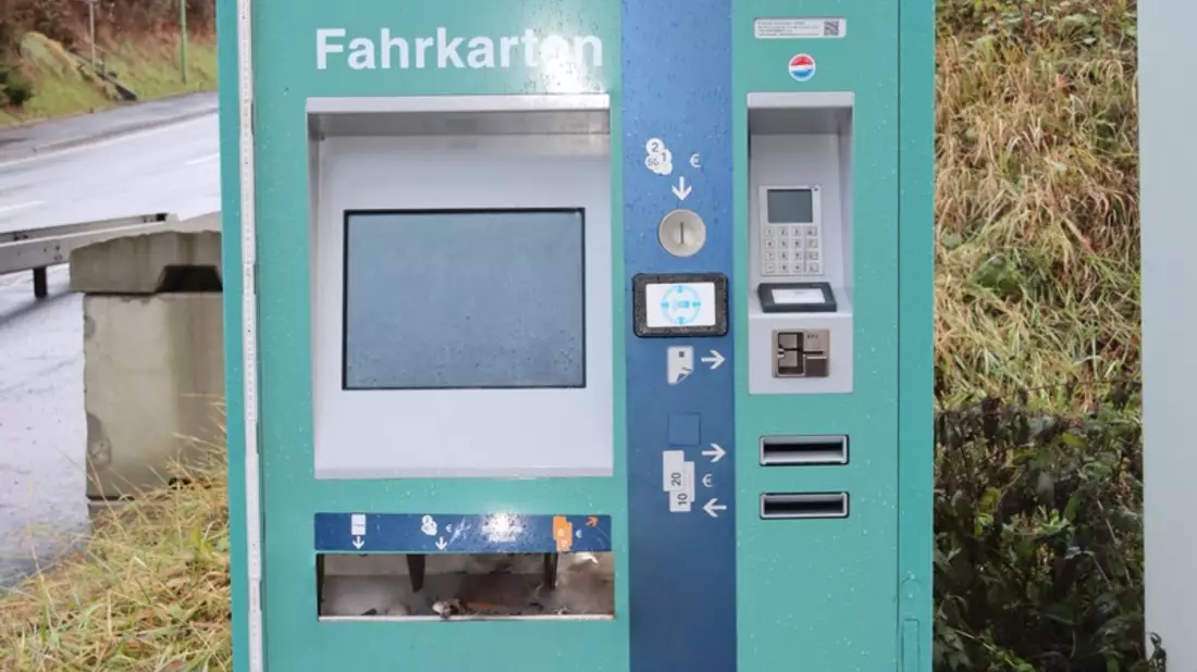 FW-MG: Stadtfeuerwehrverband Mönchengladbach: Stadtsparkasse Mönchengladbach fördert Nachwuchs - Spende ermöglicht weiteren Anhänger für junge Brandschützer - Bild: presseportal.de