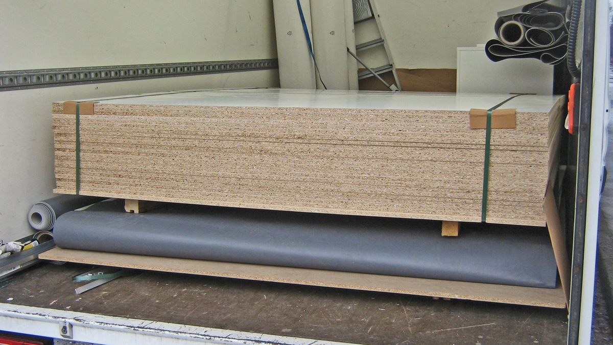 POL-ROW: ++ Unfallflucht in Wensebrock: Golden Retriever verstirbt nach Zusammenstoß ++ Kellerbrand in Zeven ++ Sattelzug verliert rund 500 Kilogramm Futtermittel: Vollsperrung der K 134 ++ - Foto: presseportal.de