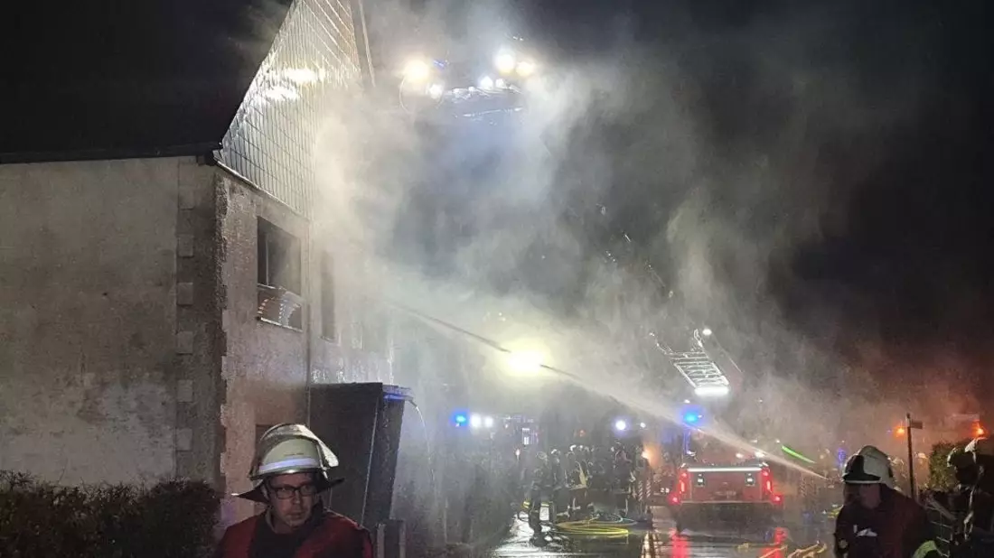FW-RE: Dachstuhlbrand in Recklinghausen-Röllinghausen - keine Verletzten - Bild: presseportal.de