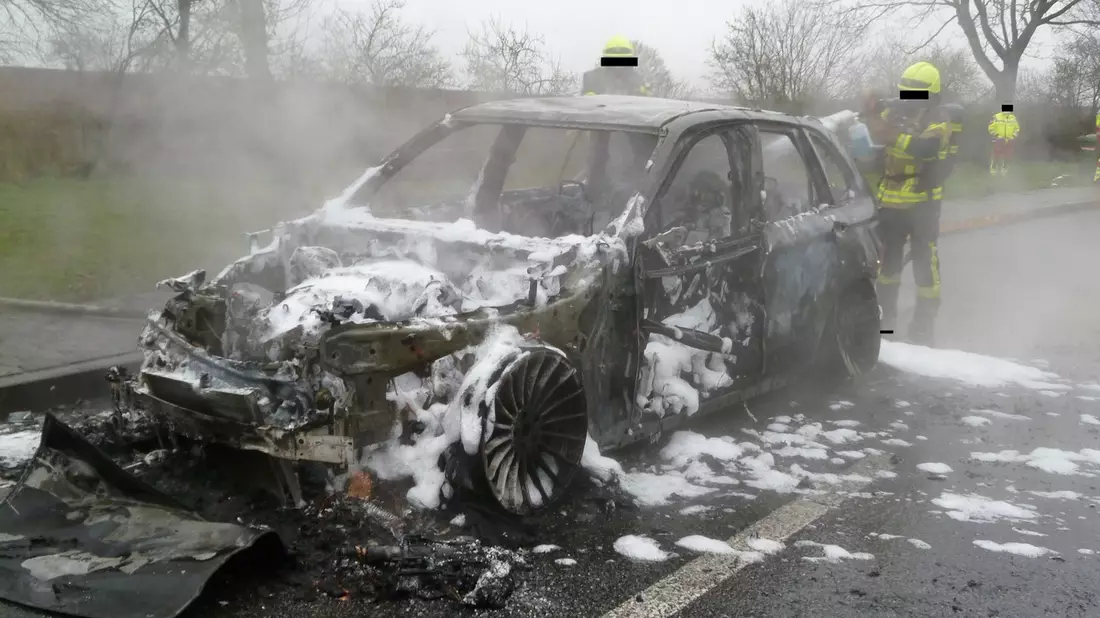 POL-PDLD: A65/AS NW-Süd - Fahrzeugvollbrand - Bild: presseportal.de