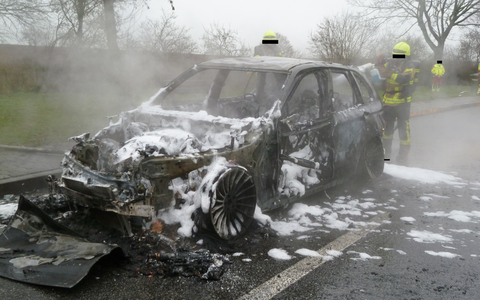 POL-PDLD: A65/AS NW-Süd - Fahrzeugvollbrand - Foto: presseportal.de